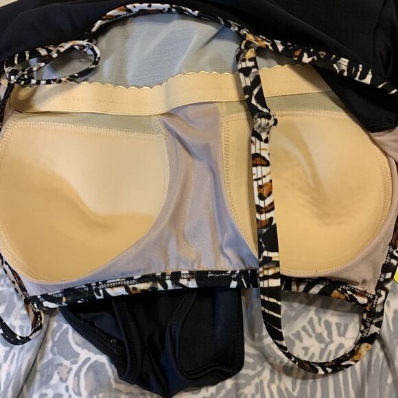 DeepBlue Size 18W black one piece swimwear with built on skirt cover - Picture 8 of 8